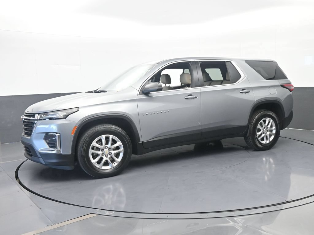 Used 2023 Chevrolet Traverse LS FWD image 2