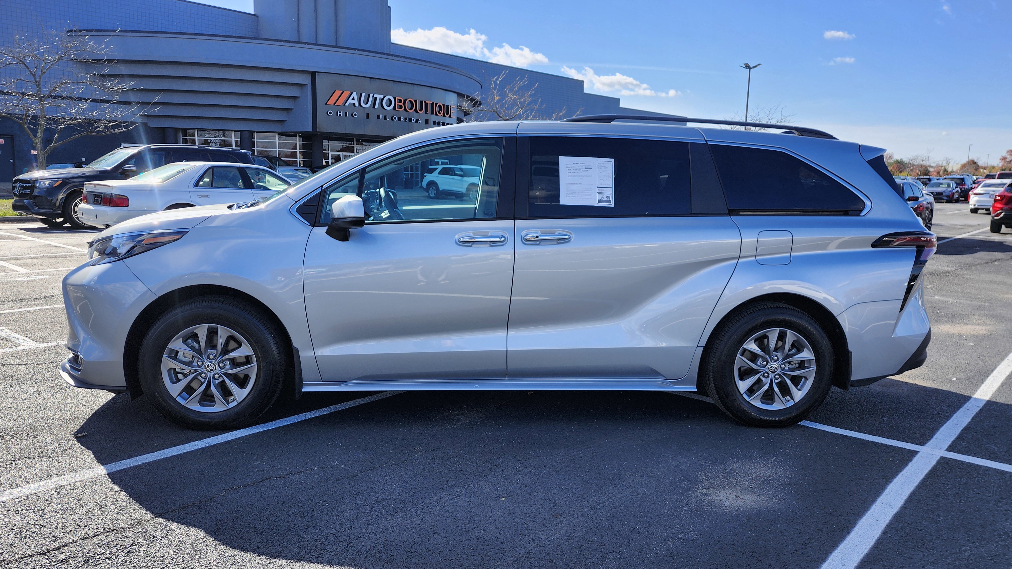 Used 2024 Toyota Sienna XLE w/ XLE Plus Package image 12