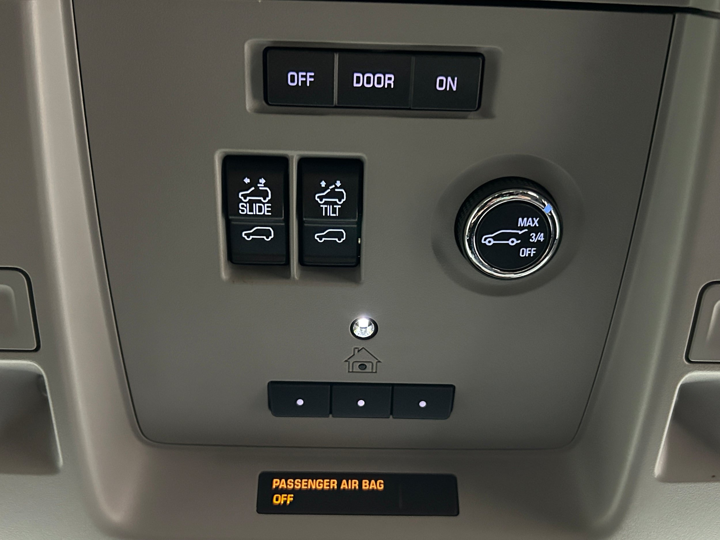 Used 2018 Chevrolet Tahoe Premier AWD/4WD image 28