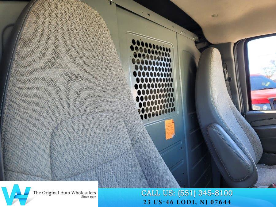 Used 2010 Chevrolet Express 2500 image 17