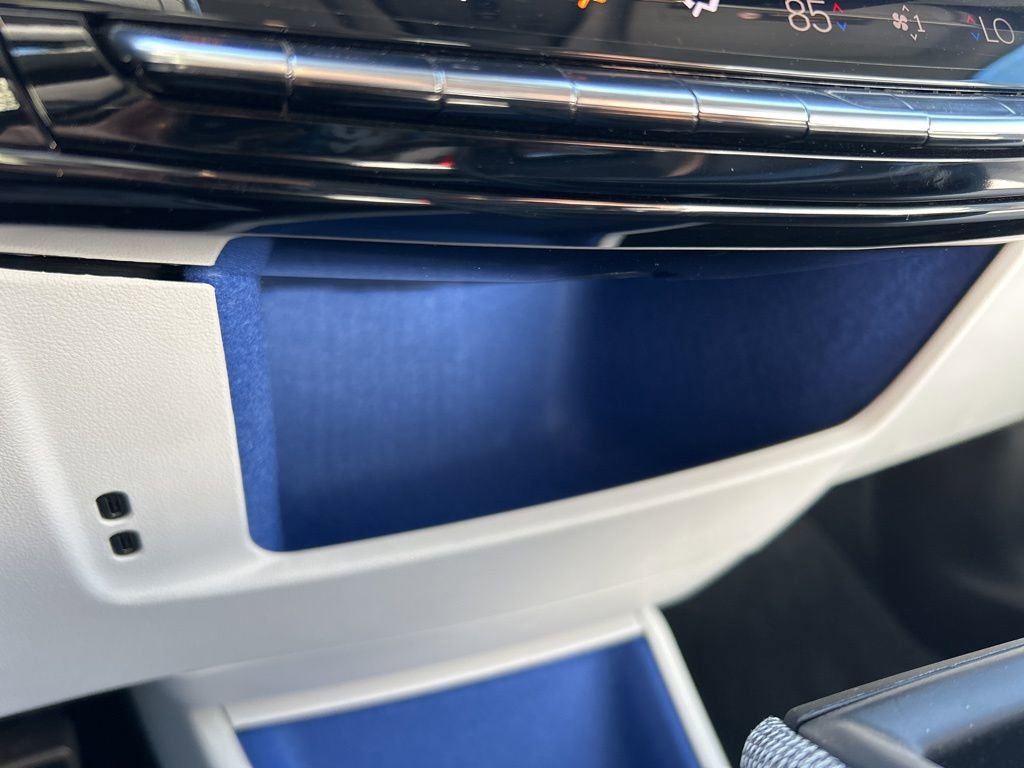 Used 2025 Cadillac Optiq Luxury 1 AWD/4WD image 33