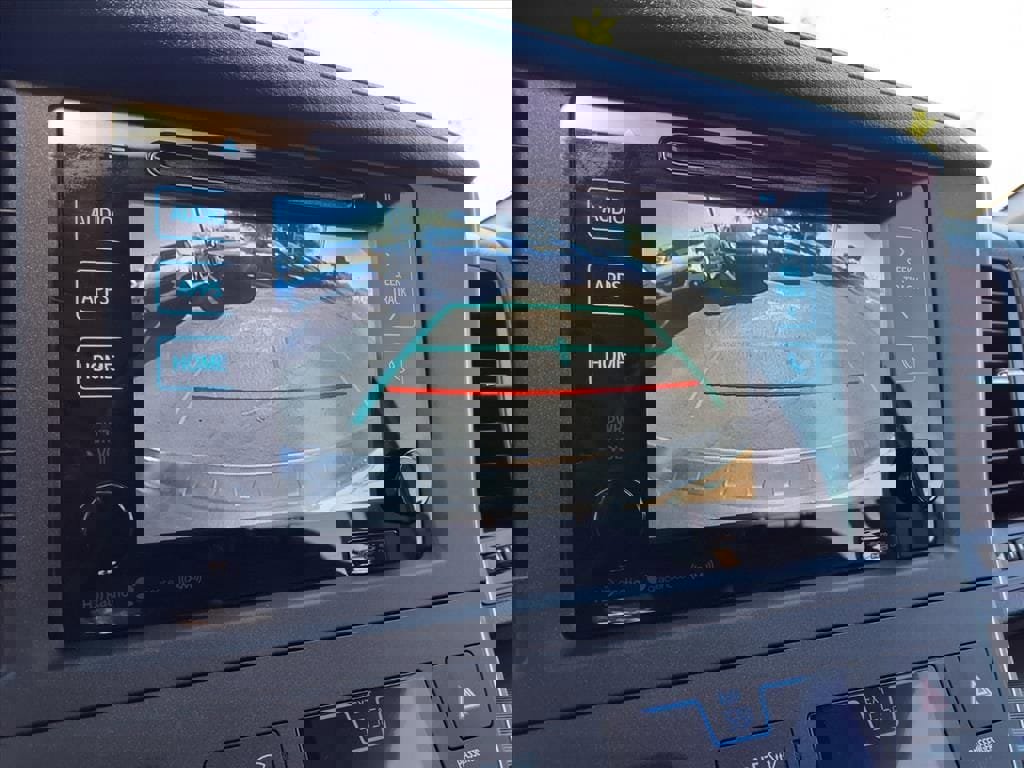 Used 2016 Toyota Sienna L image 6