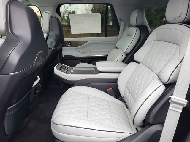 New 2026 Lincoln Navigator Black Label AWD/4WD image 17