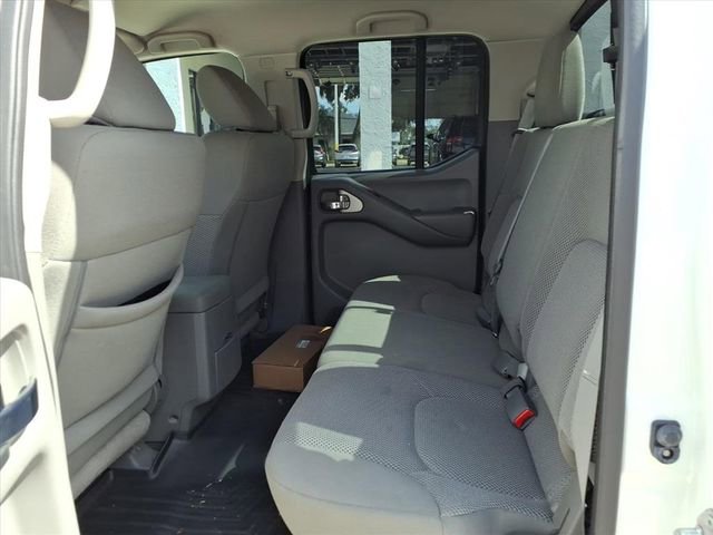 Used 2021 Nissan Frontier SV w/ Midnight Edition Floor Mats image 25