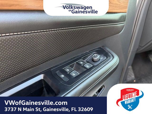 Used 2025 Volkswagen Atlas SE image 18