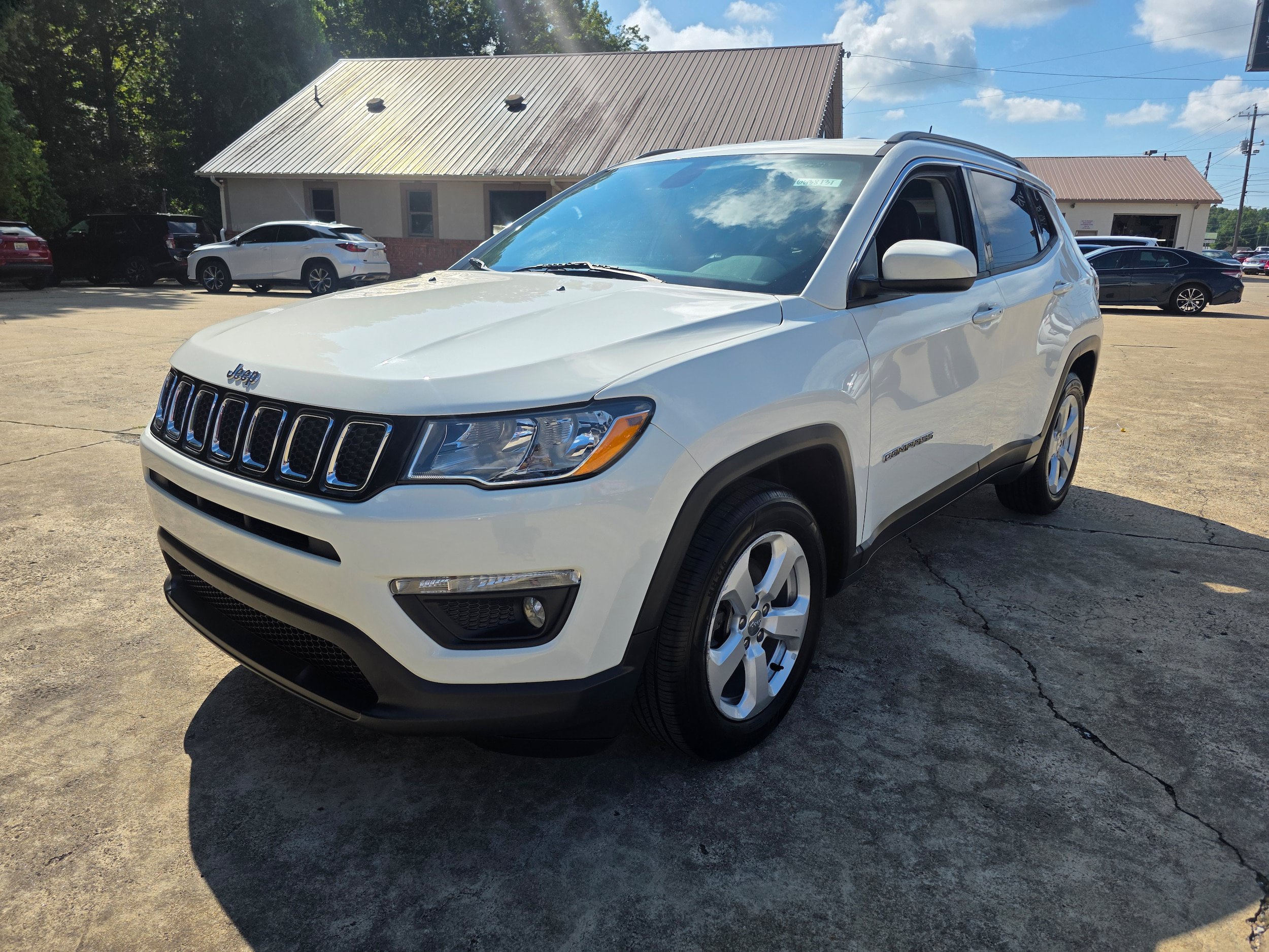 Used 2019 Jeep Compass Latitude FWD video 1
