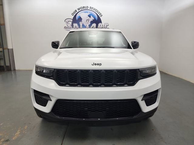 New 2025 Jeep Grand Cherokee Altitude image 11