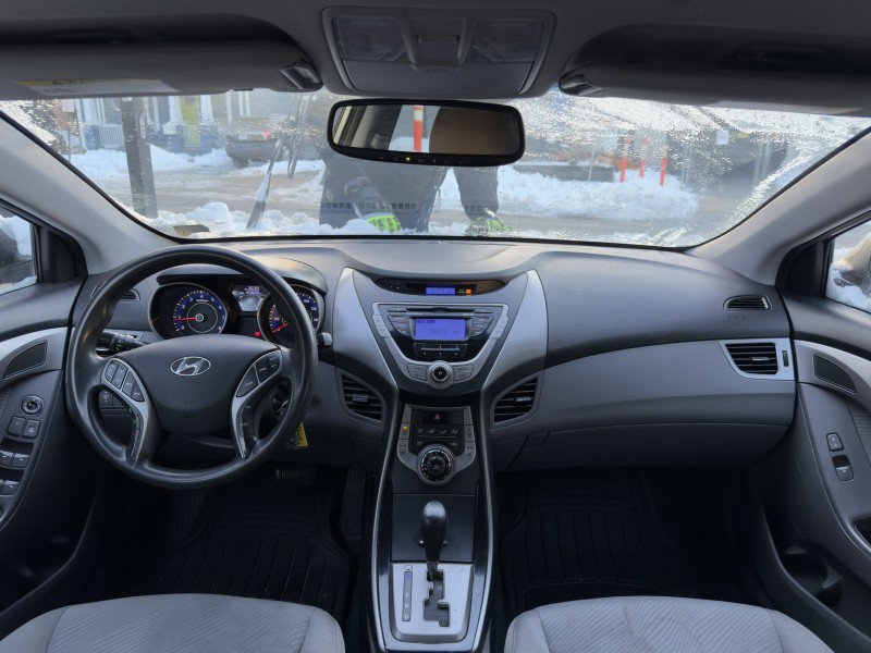 Used 2013 Hyundai Elantra GLS w/ Preferred Pkg image 19