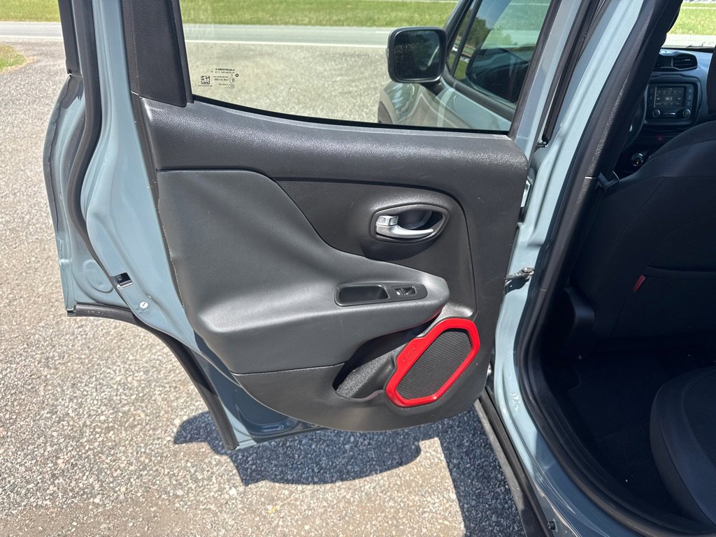 Used 2015 Jeep Renegade Trailhawk w/ Safety & Security Group I image 16