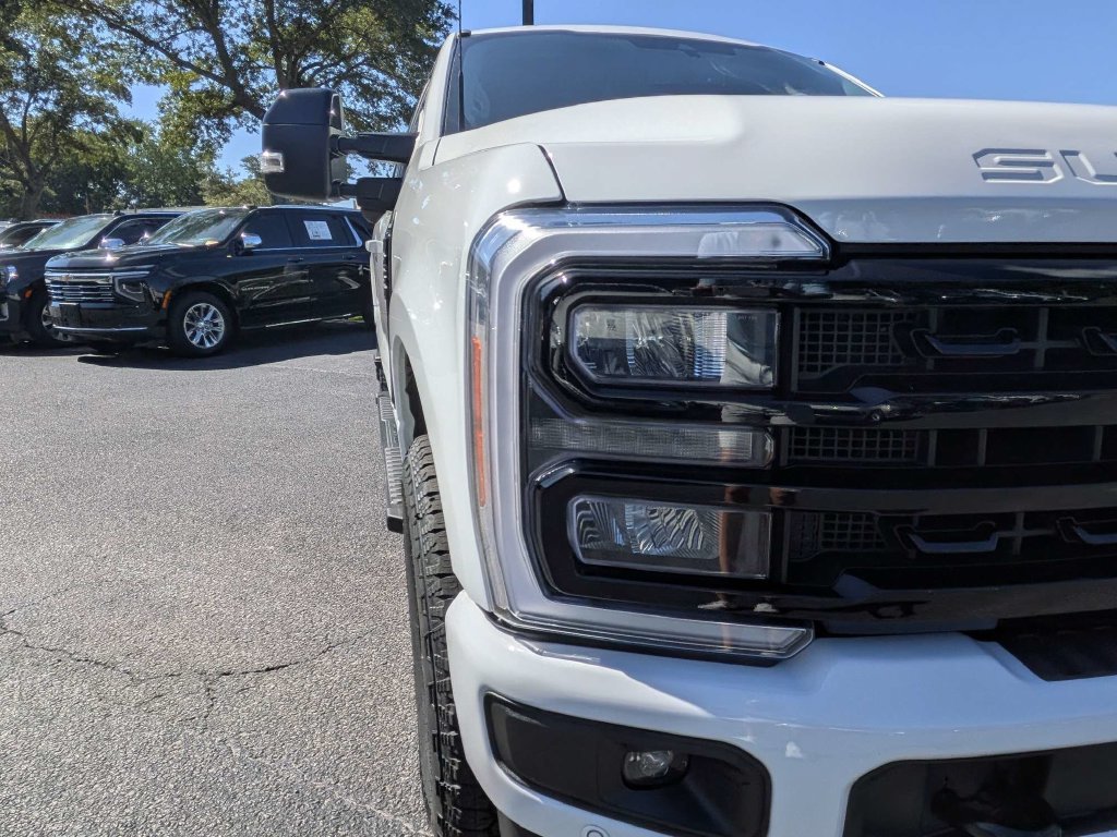 Used 2023 Ford F250 Lariat w/ Black Appearance Package AWD/4WD image 9