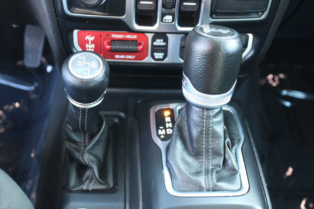 Used 2024 Jeep Wrangler Unlimited Rubicon 4xe AWD/4WD image 18