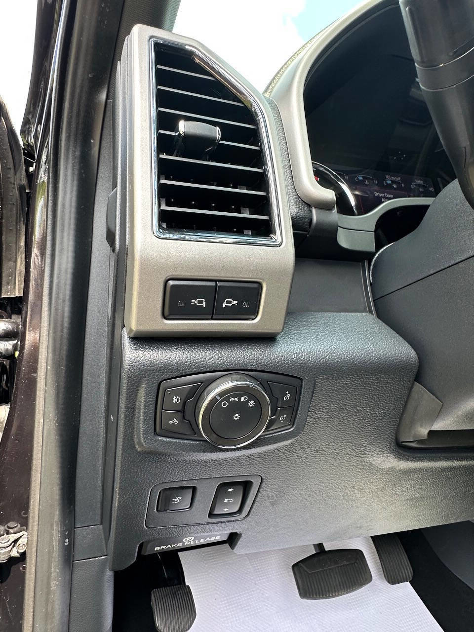 Used 2022 Ford F250 Lariat w/ Tremor Off-Road Package AWD/4WD image 24