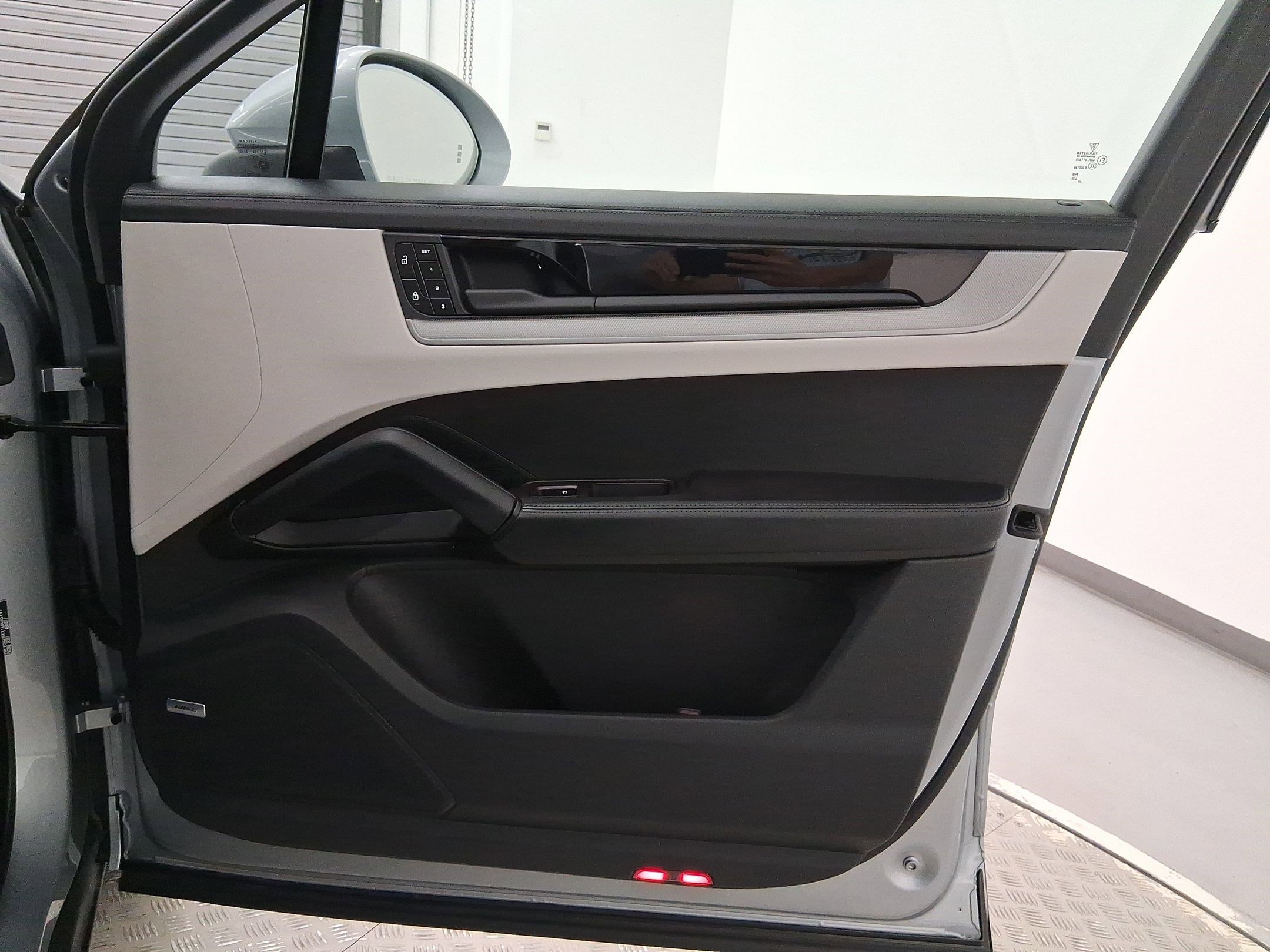 New 2026 Porsche Cayenne Coupe image 35