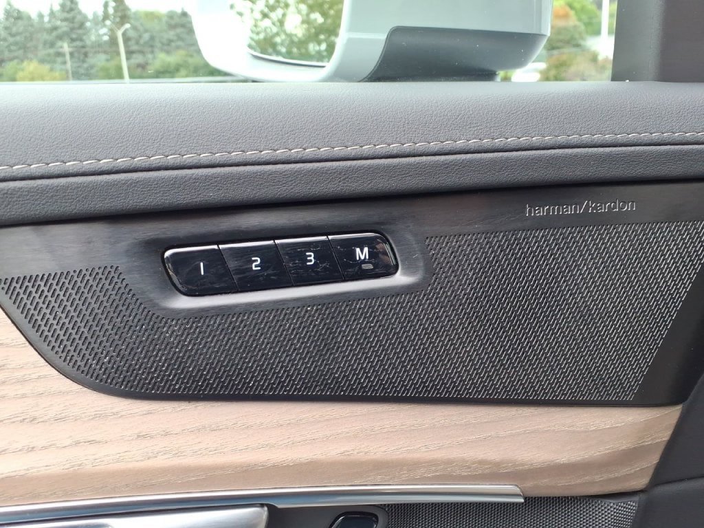 Certified 2026 Volvo XC90 B6 Plus AWD/4WD image 11