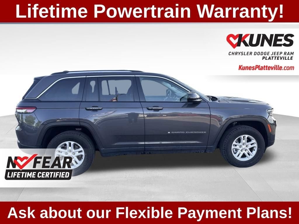 Used 2023 Jeep Grand Cherokee Laredo AWD/4WD image 3