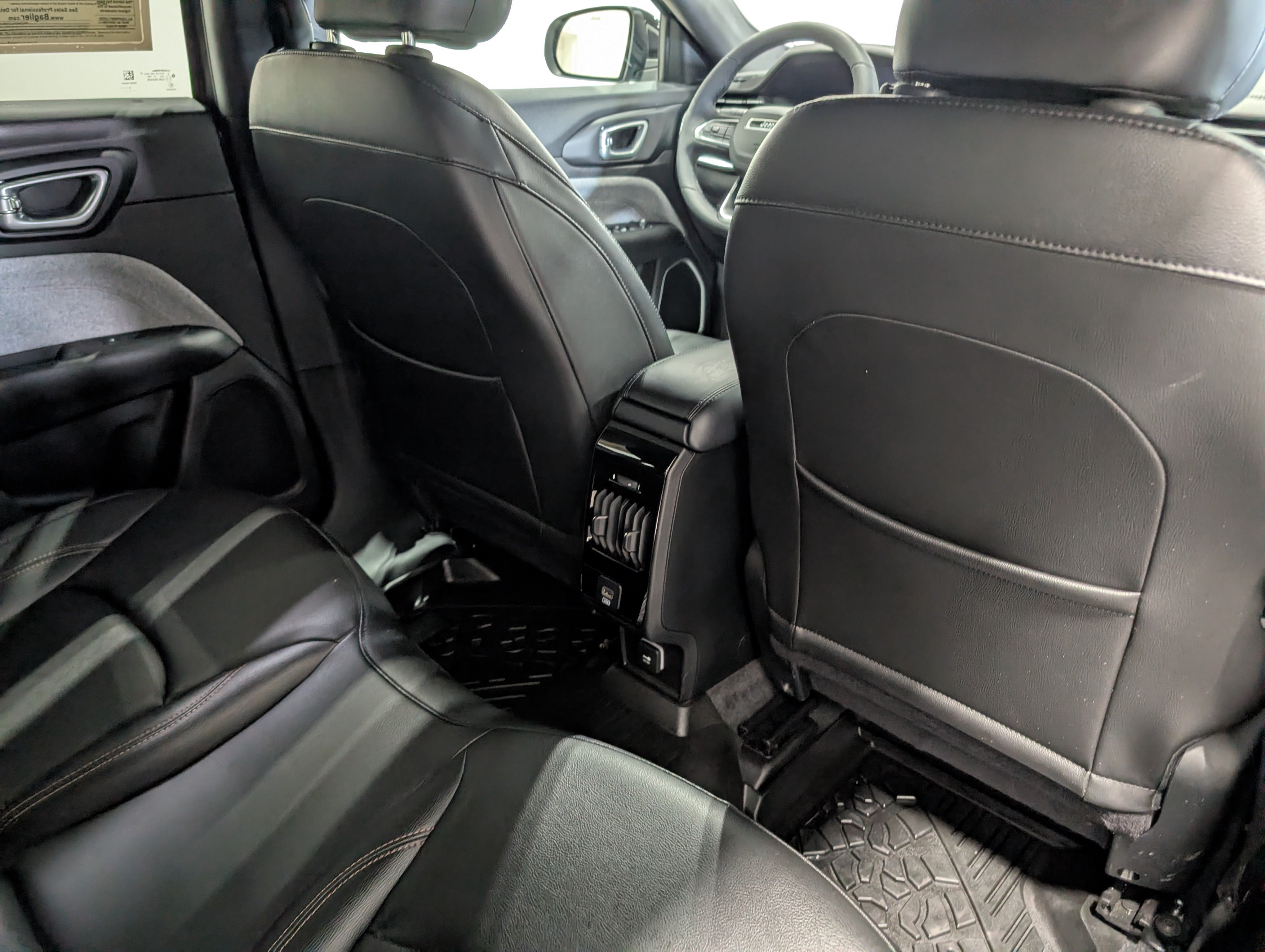 Used 2024 Jeep Compass Latitude AWD/4WD image 16