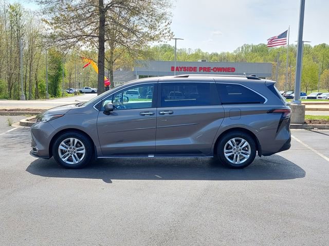 Used 2024 Toyota Sienna XLE w/ XLE Plus Package image 6