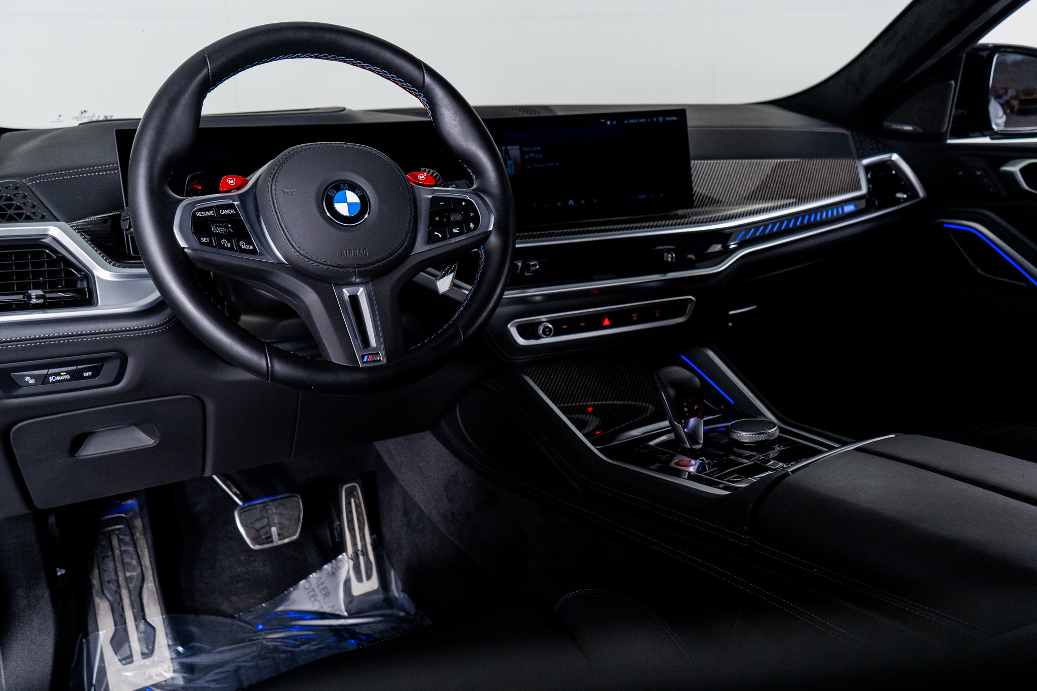 Used 2025 BMW X6 M Competition w/ Executive Package image 2