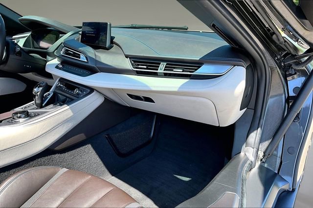 Used 2019 BMW i8 Roadster AWD/4WD image 23
