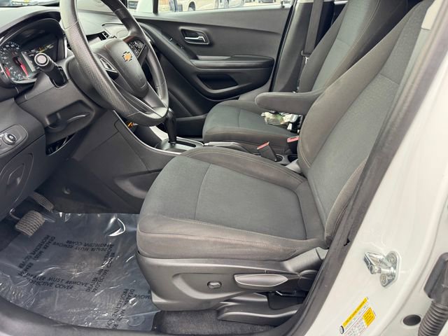 Certified 2022 Chevrolet Trax LS w/ Tint and Cruise Package image 15