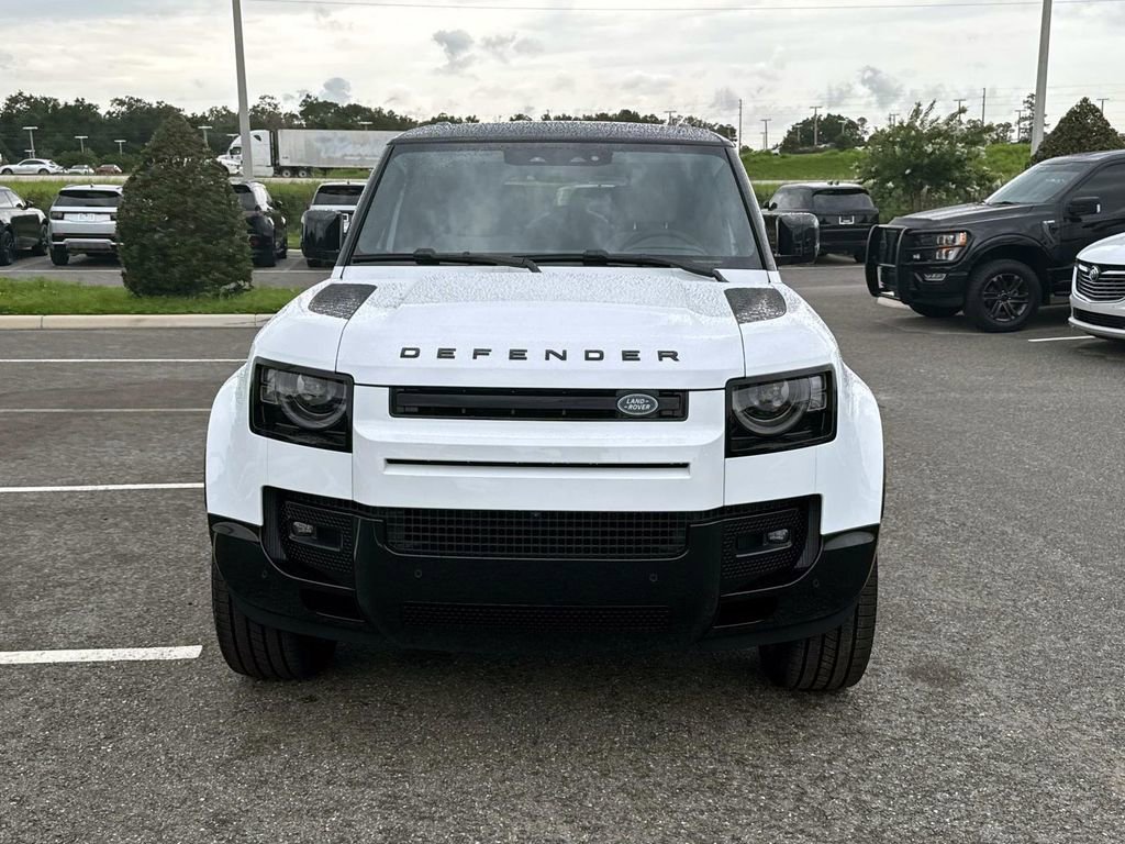 New 2025 Land Rover Defender 130 X-Dynamic SE image 10
