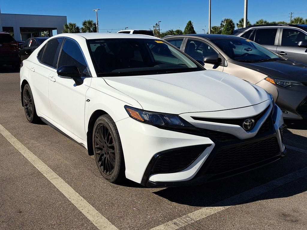 Used 2023 Toyota Camry SE image 4