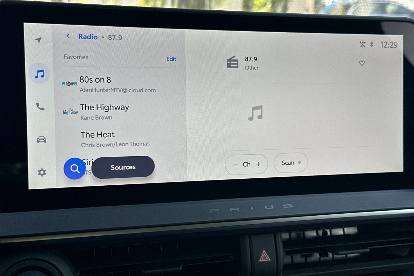 New 2027 Toyota Prius XLE FWD image 18