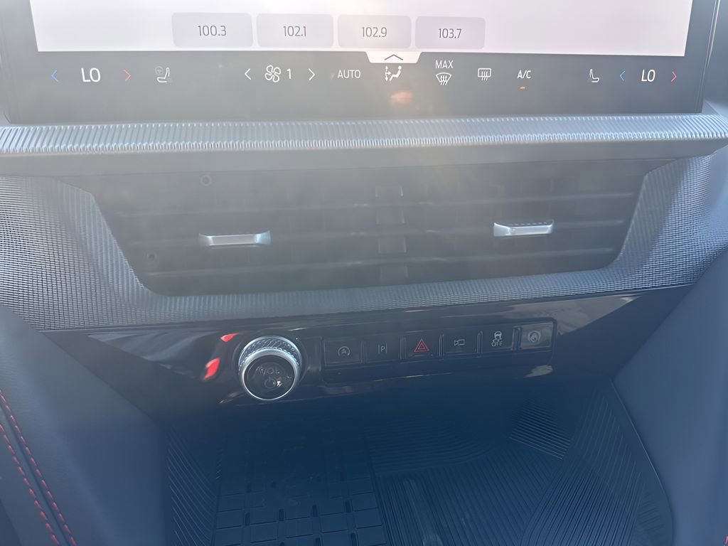 Used 2025 Ford Explorer ST-Line w/ Premium Package image 20