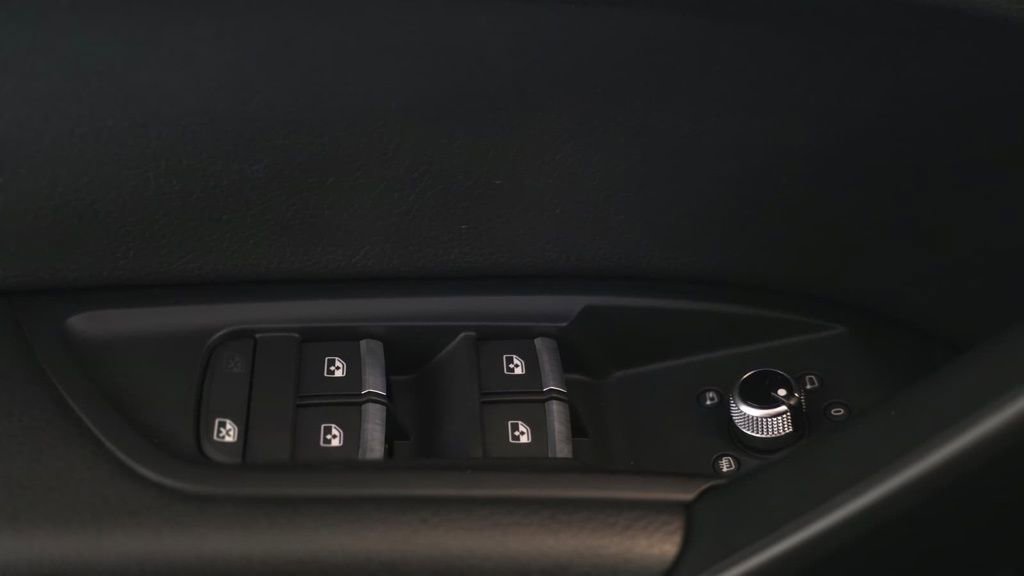 Used 2018 Audi Q5 2.0T Premium Plus w/ Premium Plus Package image 22