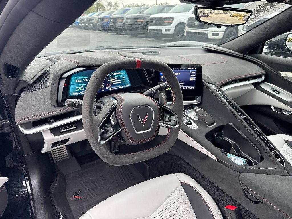 Used 2023 Chevrolet Corvette Stingray Premium Conv w/ Z51 Performance Package RWD image 10