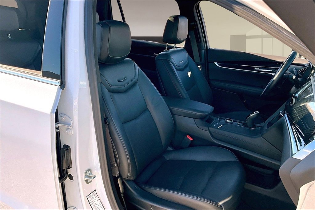 Used 2025 Cadillac XT6 Premium Luxury image 7