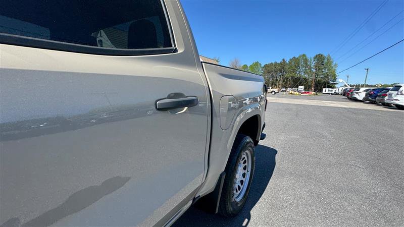 Used 2024 Chevrolet Colorado W/T image 13