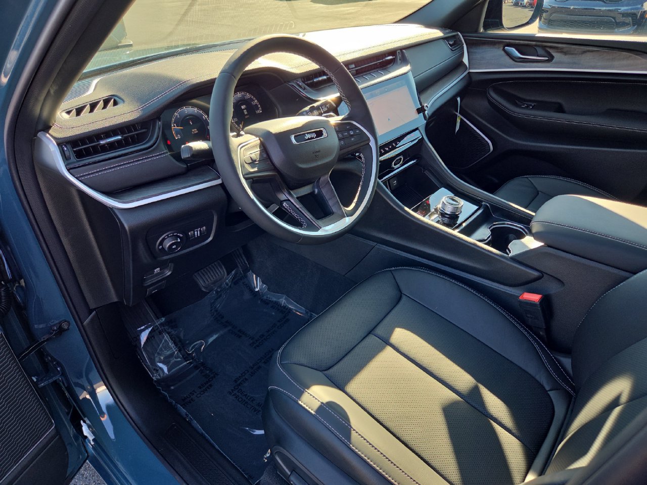 New 2027 Jeep Grand Cherokee Limited AWD/4WD image 2