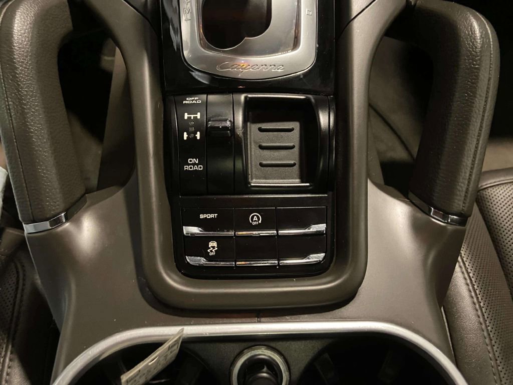 Used 2017 Porsche Cayenne S AWD/4WD image 33