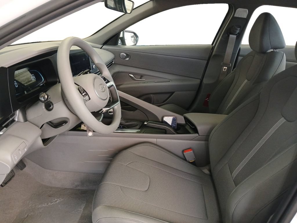 New 2026 Hyundai Elantra SE FWD image 9