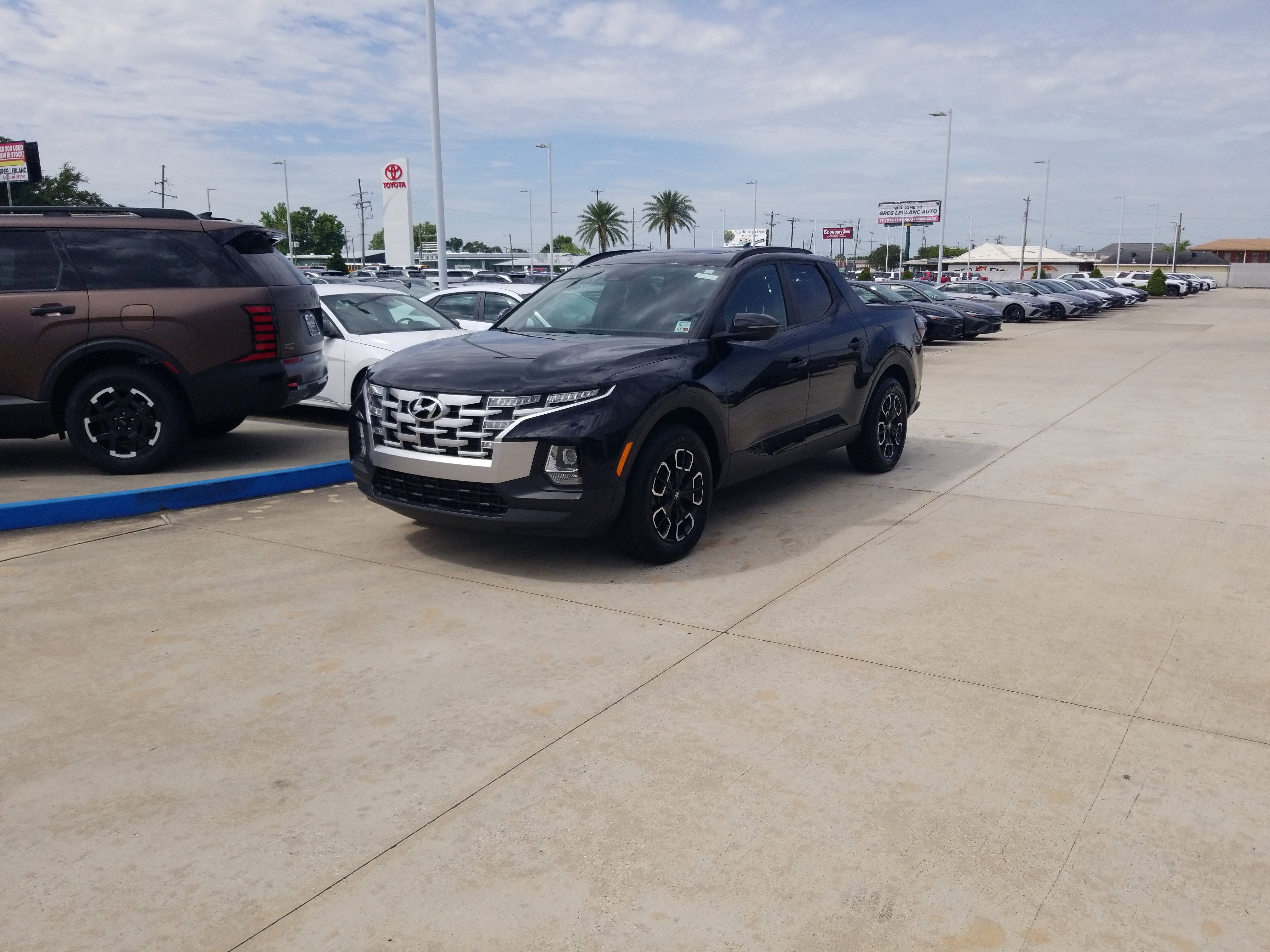 Used 2022 Hyundai Santa Cruz SEL w/ Activity Package FWD image 3