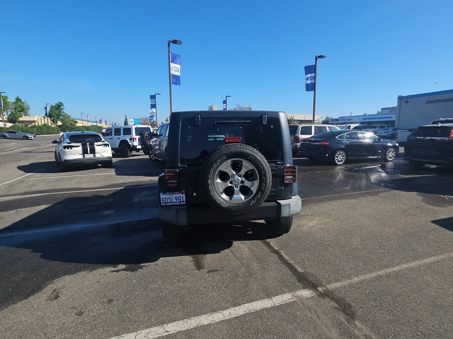 Used 2018 Jeep Wrangler Unlimited Sahara w/ Connectivity Group image 7