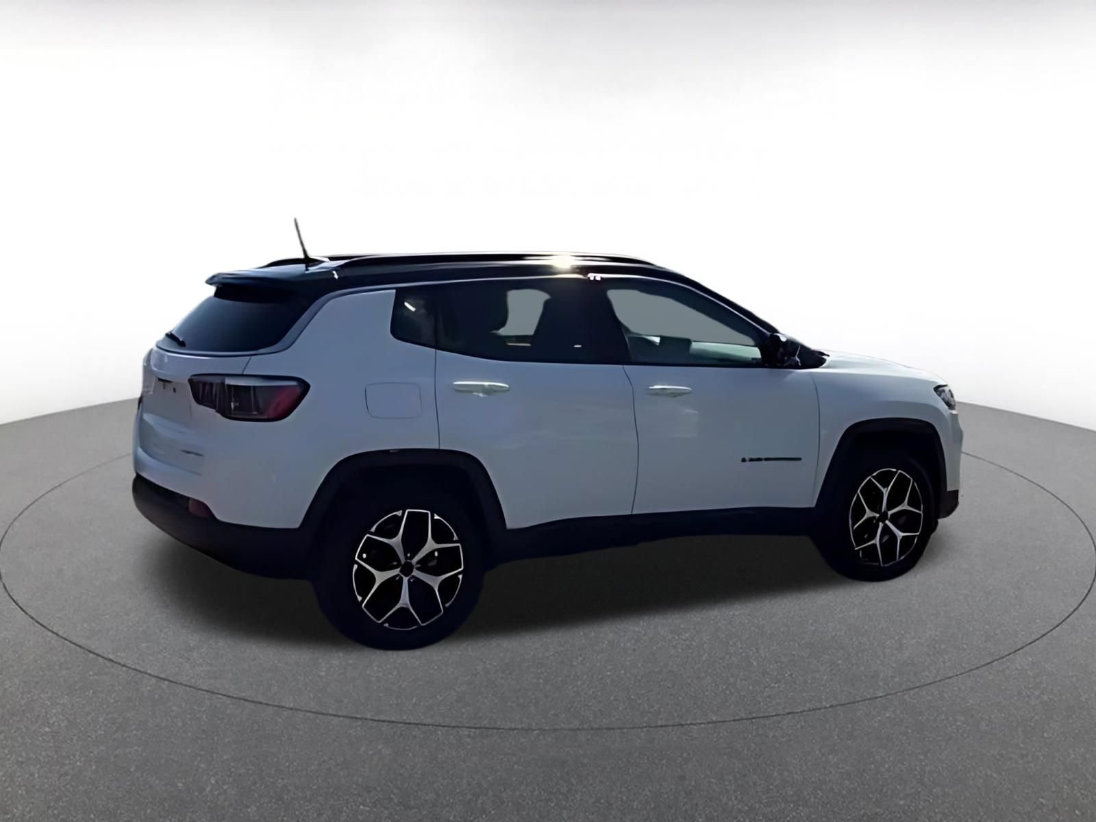 Used 2025 Jeep Compass Limited AWD/4WD image 15