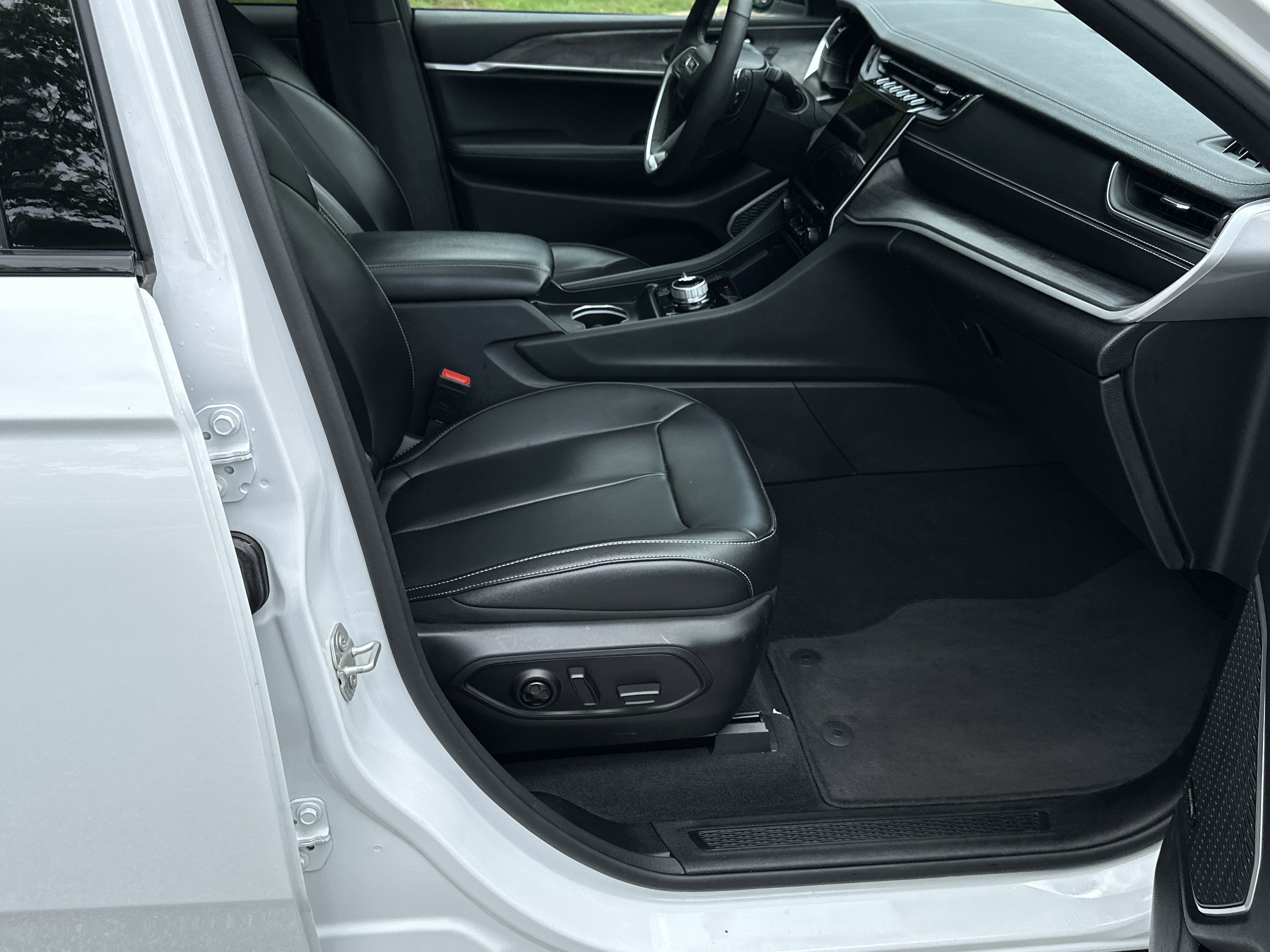 Used 2024 Jeep Grand Cherokee Limited 4xe image 13