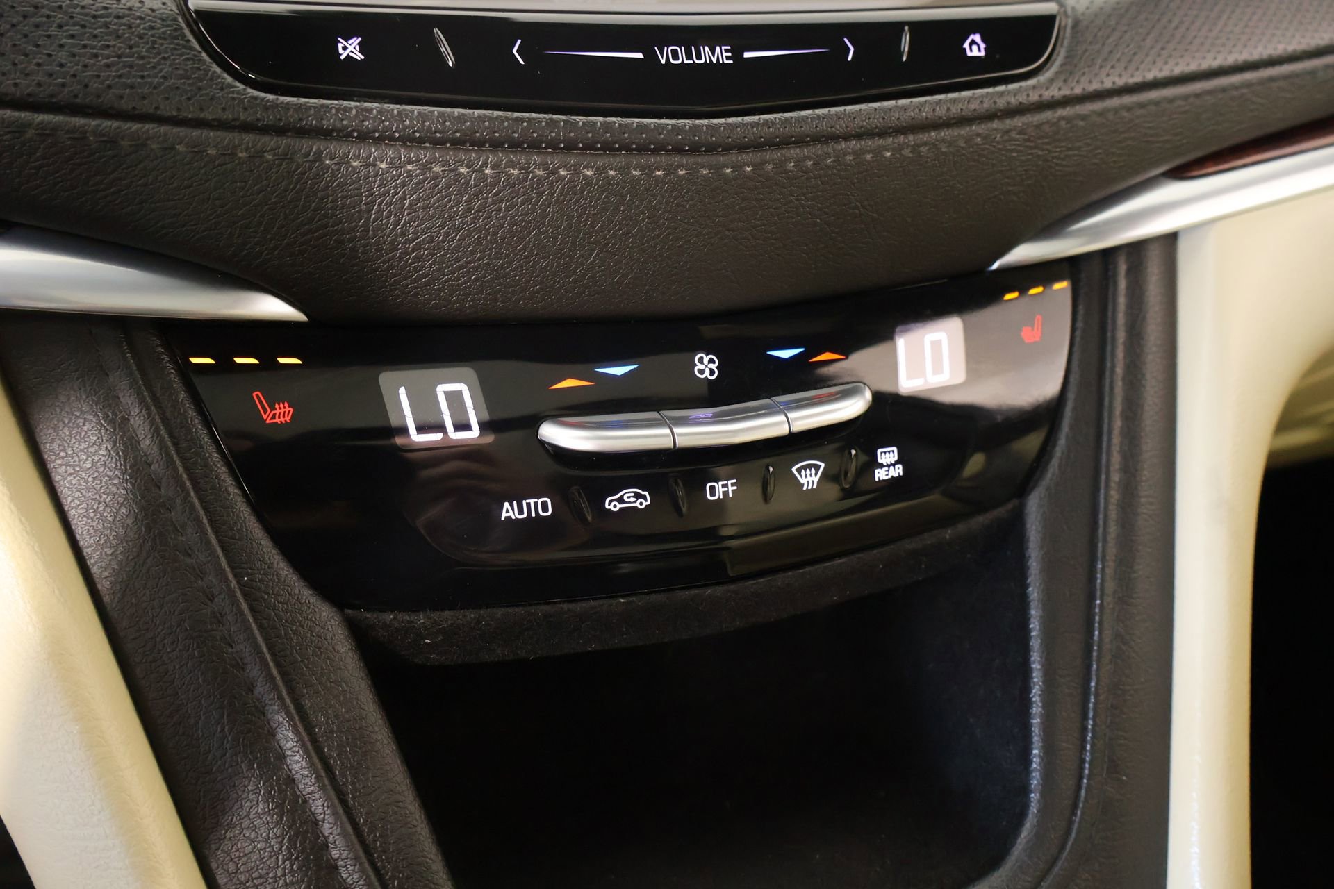 Used 2018 Cadillac XT5 Luxury w/ Driver Awareness Package image 8