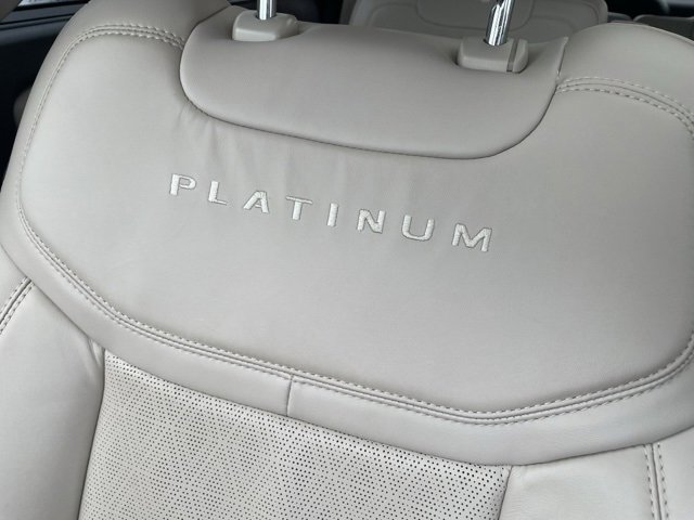 Used 2020 Ford Explorer Platinum w/ Premium Technology Package image 4