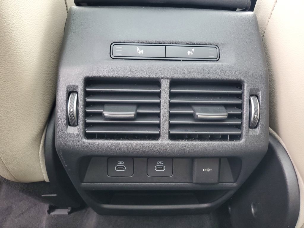 Used 2025 Land Rover Discovery Sport S image 30