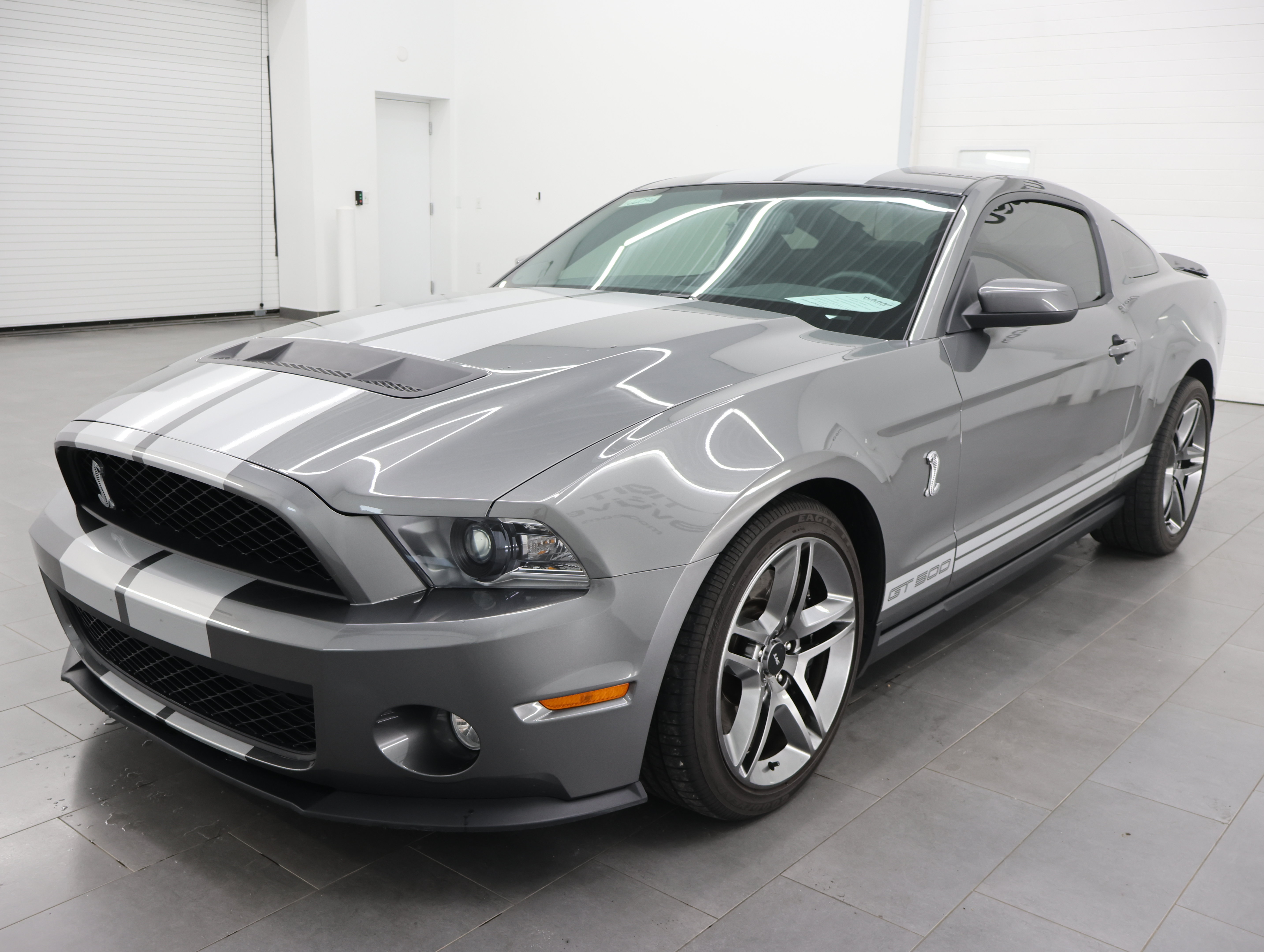 Used 2011 Ford Mustang Shelby GT500 RWD image 7