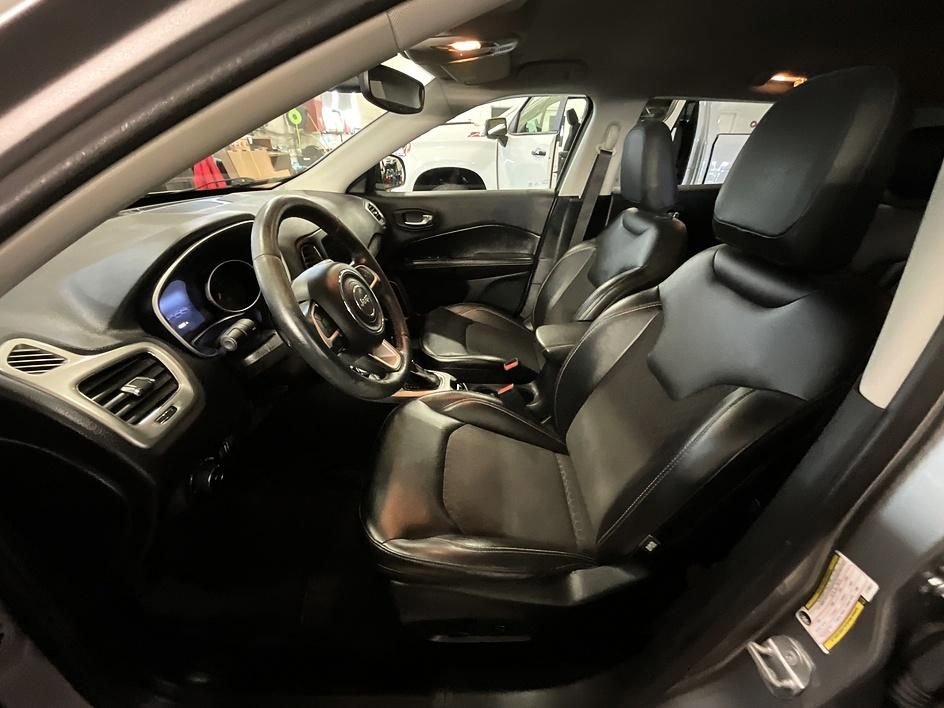 Used 2018 Jeep Compass Latitude w/ Popular Equipment Group AWD/4WD image 4