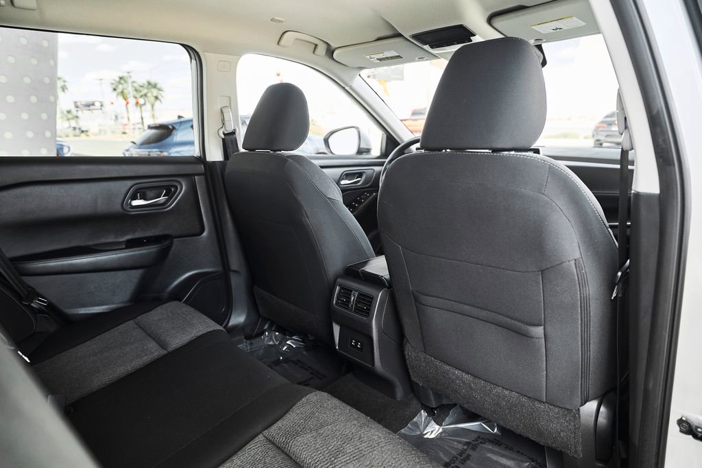 Used 2024 Nissan Rogue SV FWD image 21