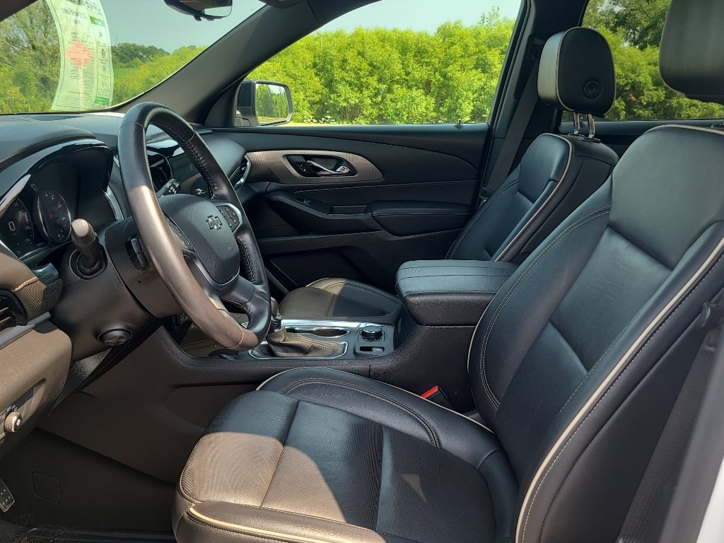 Used 2022 Chevrolet Traverse Premier w/ Redline Edition AWD/4WD image 14