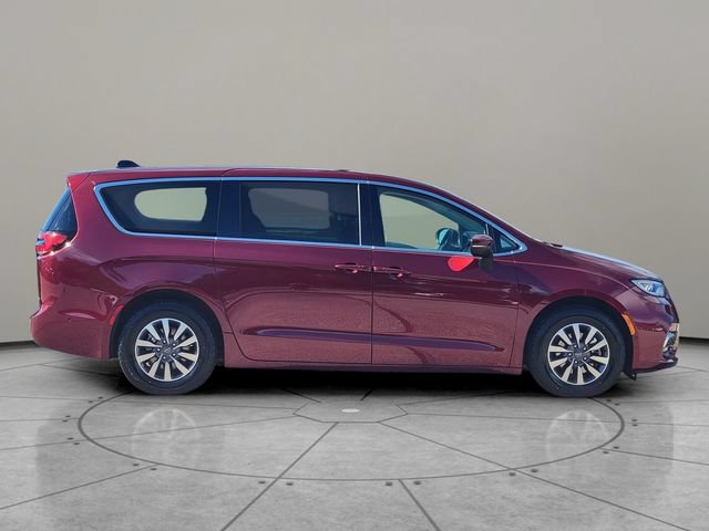 Used 2023 Chrysler Pacifica Touring-L FWD image 13