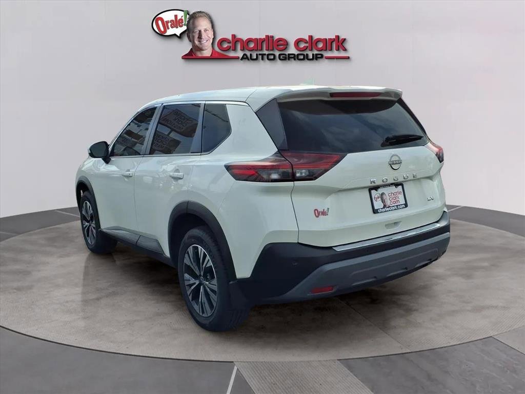 Used 2023 Nissan Rogue SV image 3