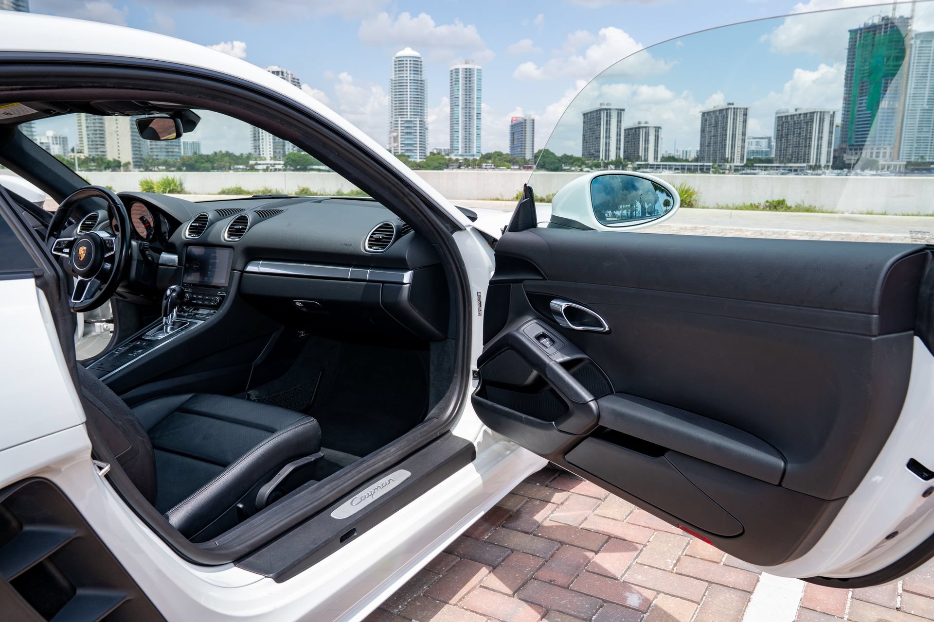 Used 2018 Porsche 718 Cayman RWD image 23