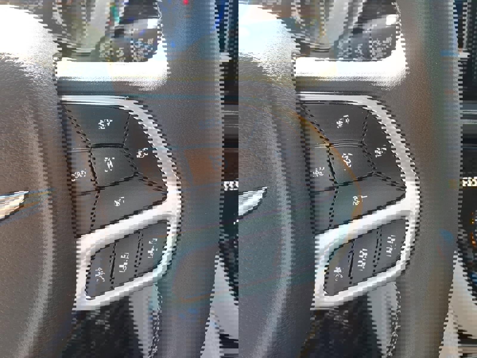 Used 2023 Chrysler Pacifica Limited image 10